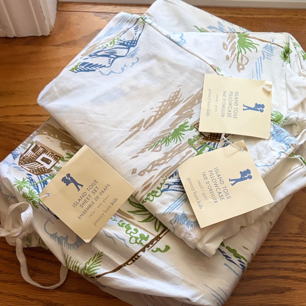 Pottery Barn NWT Island Toile Twin Sheet Set and 2 pillow cases